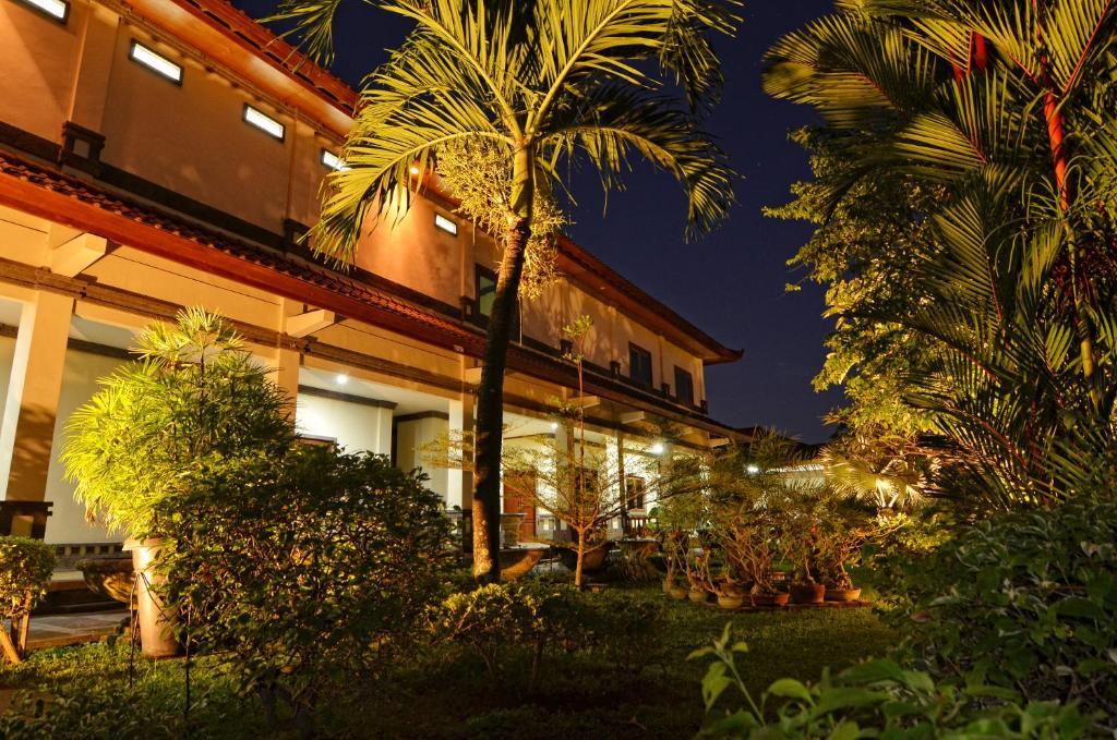 Taman Rosani & 3*