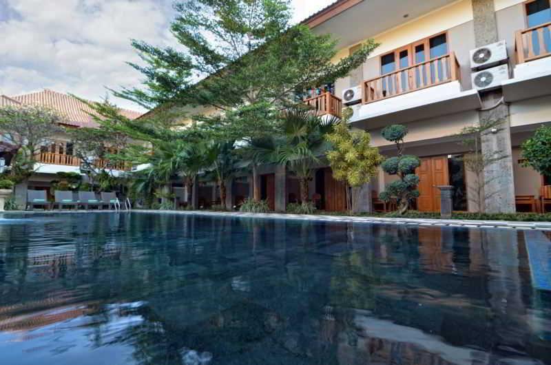 Taman Rosani & Hotel 3*