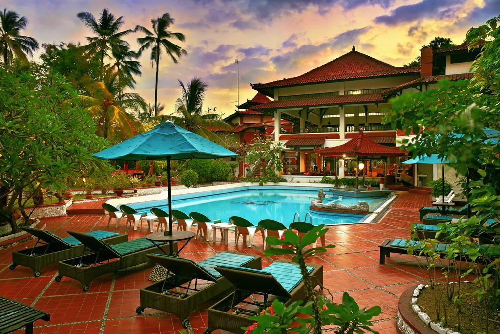 Puri Naga Beachfront Hotel
