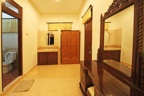 Guest house Tanah Semujan 2*