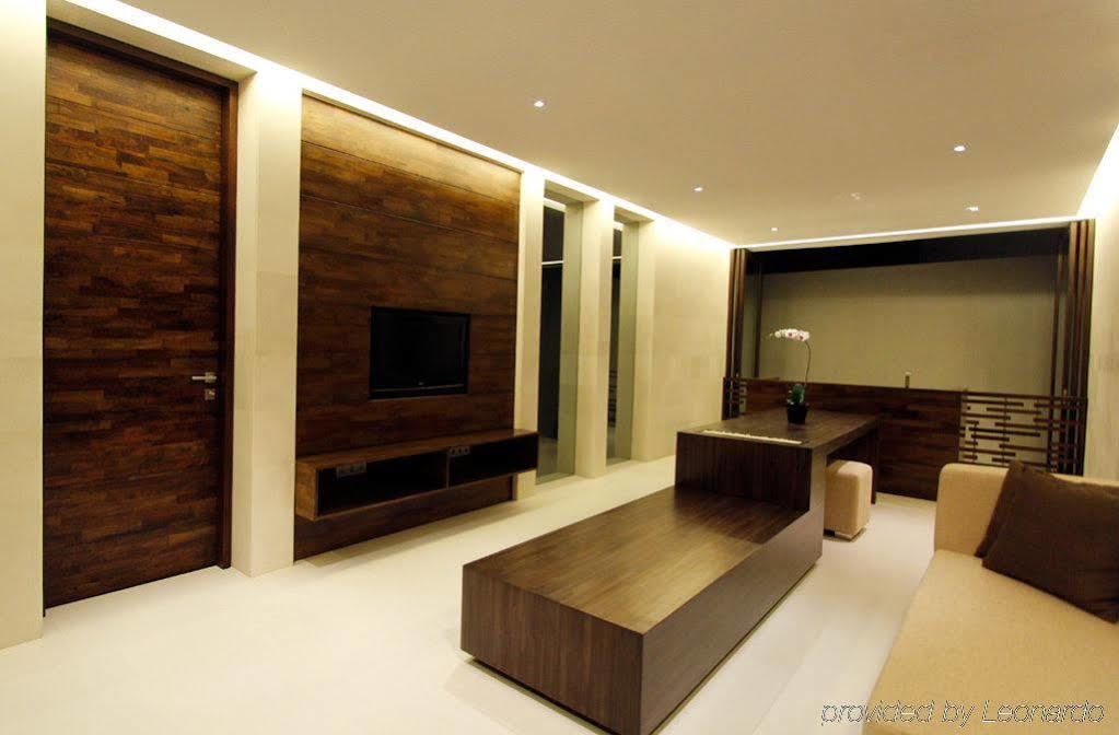 Villa Equilibria *