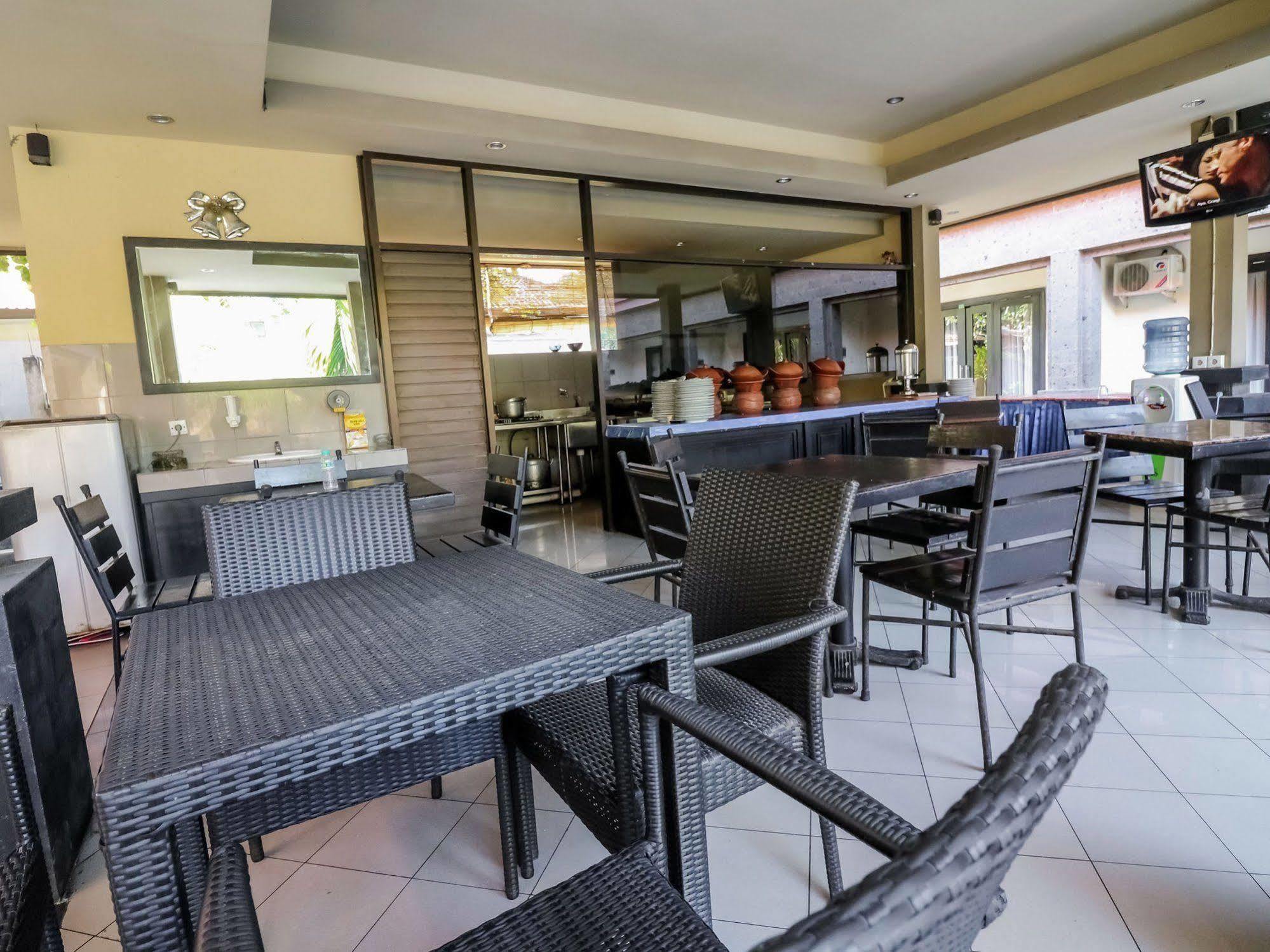 Taman Tirta Ayu Pool And Mansion Hotel