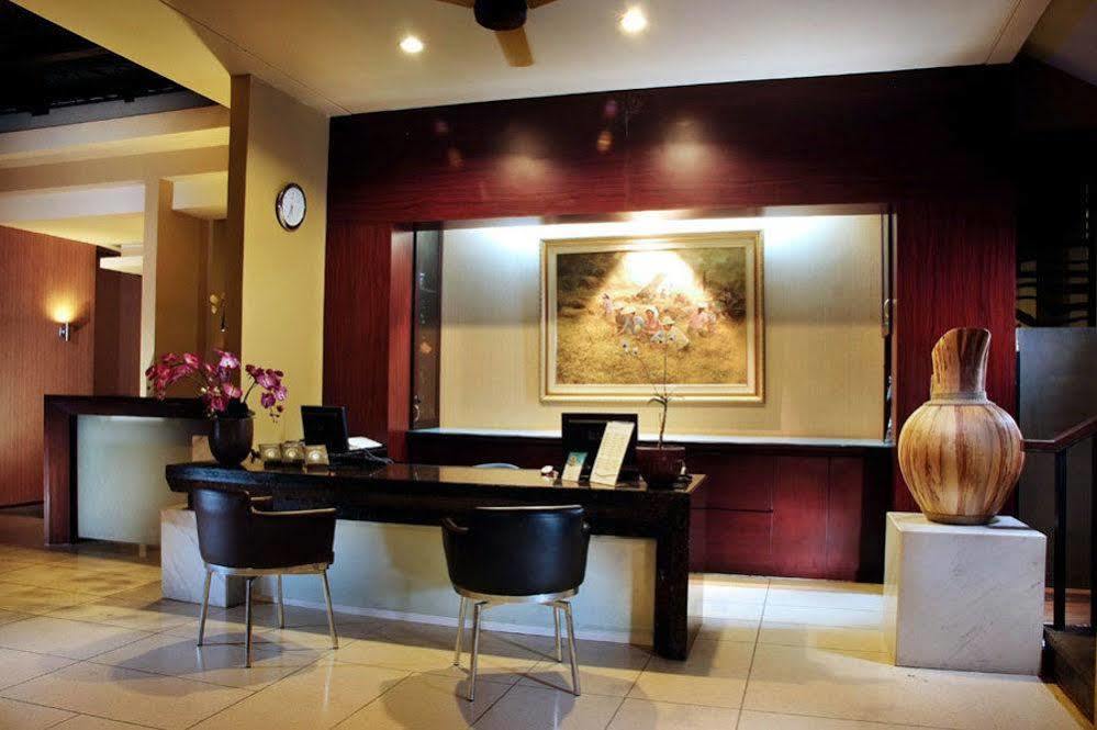 100 Sunset Boutique Hotel