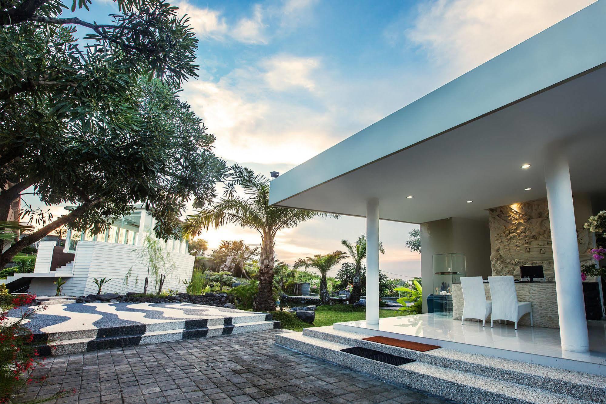Noah Villa&chapel Villa Jimbaran (Bali)
