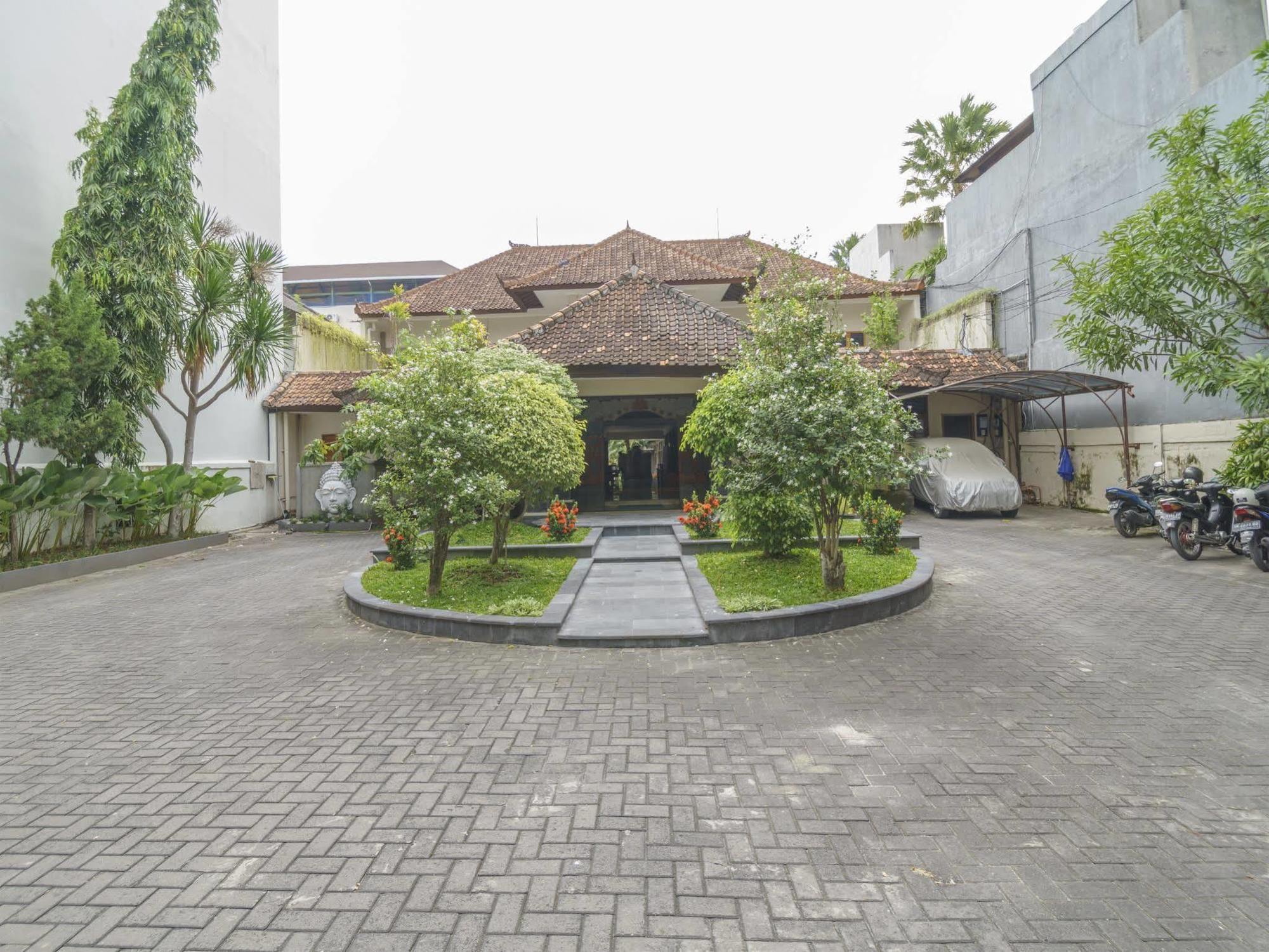 Taman Rosani & Seminyak (Bali)