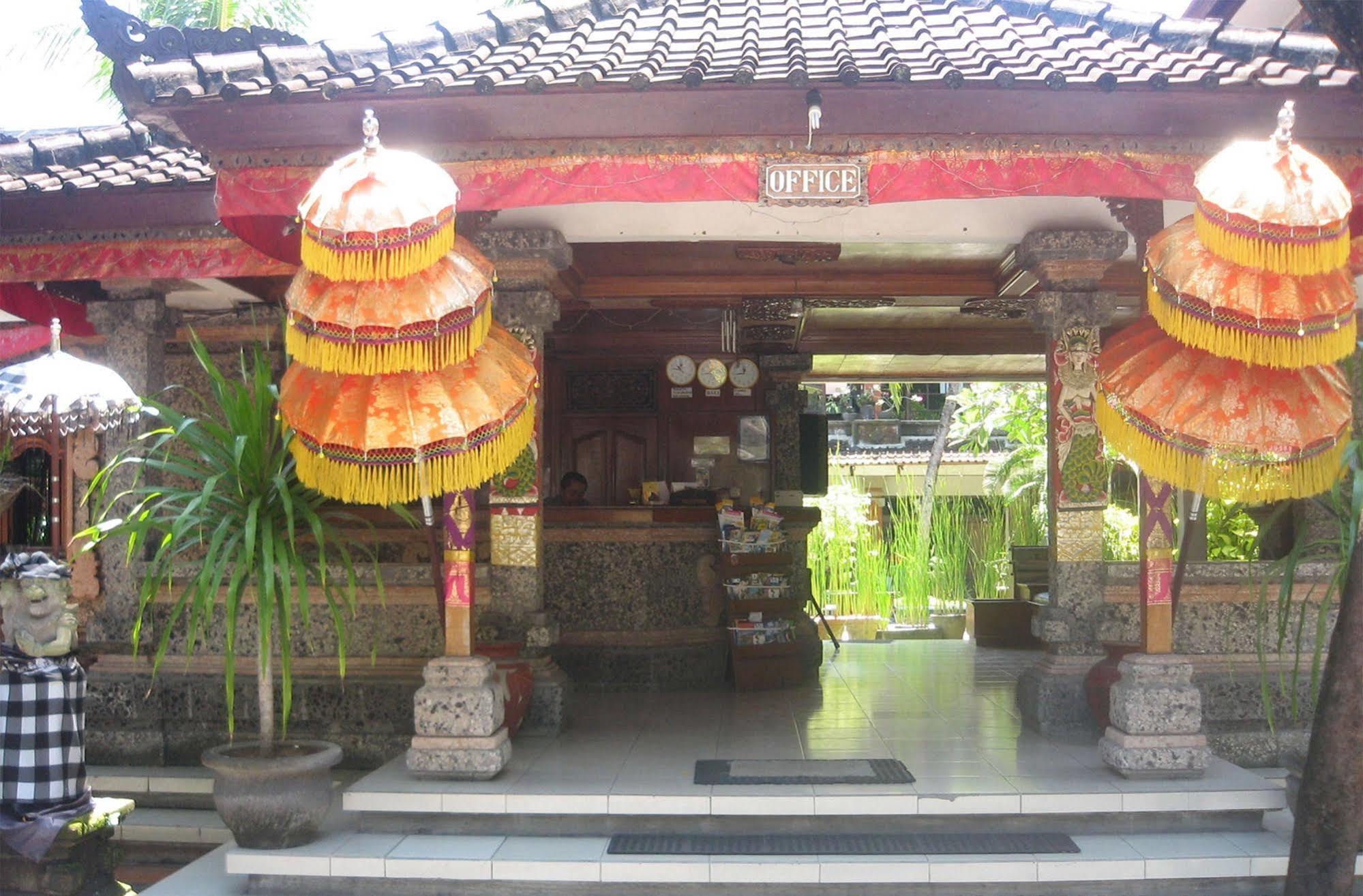 Puri Tanah Lot Kuta (Bali)