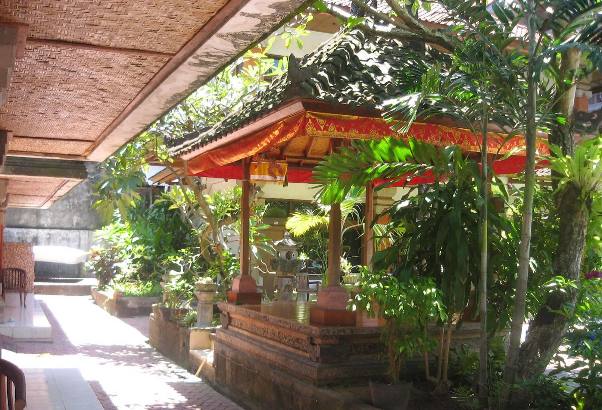 Puri Tanah Lot Hotel 3*