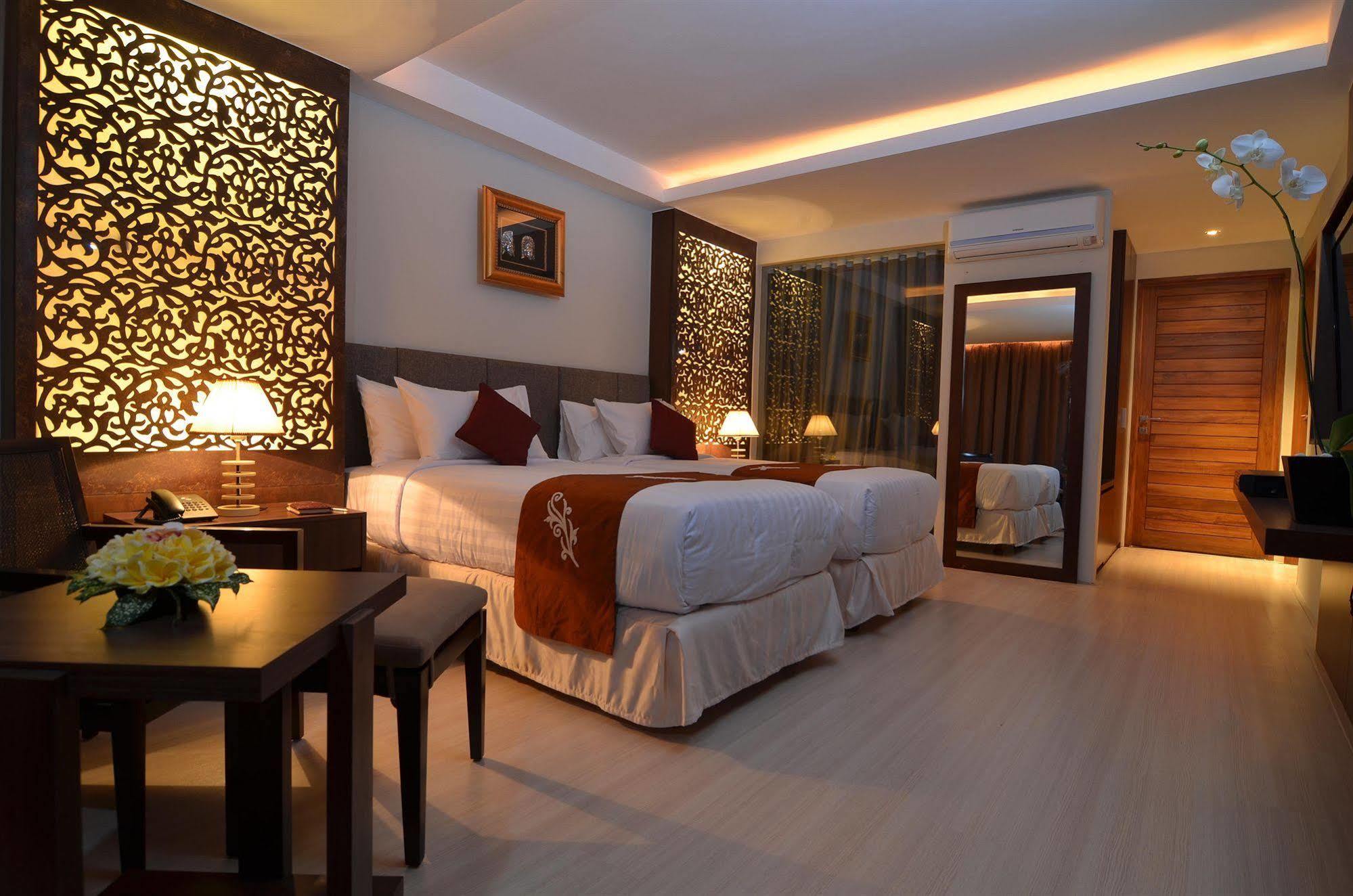 Villa Kayu Raja
