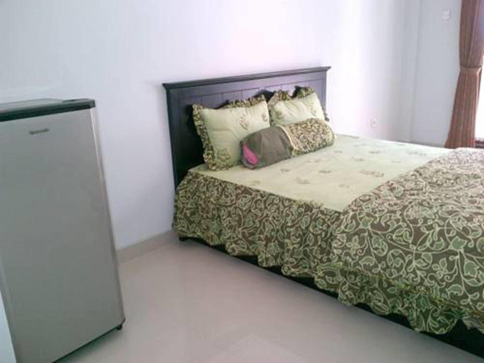 Swandewi Homestay *