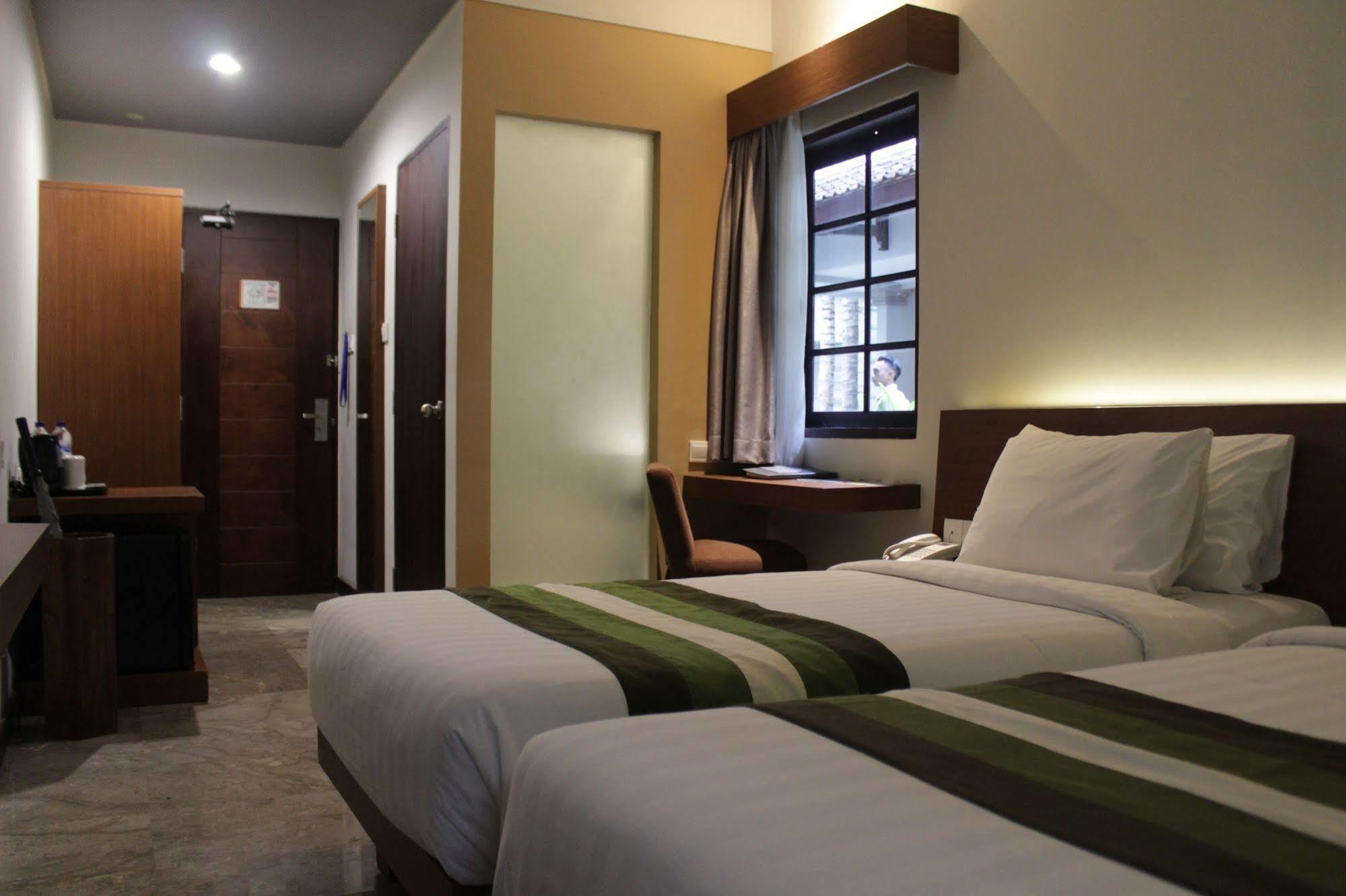 Hotel Grand Whiz Nusa Dua Bali 4*