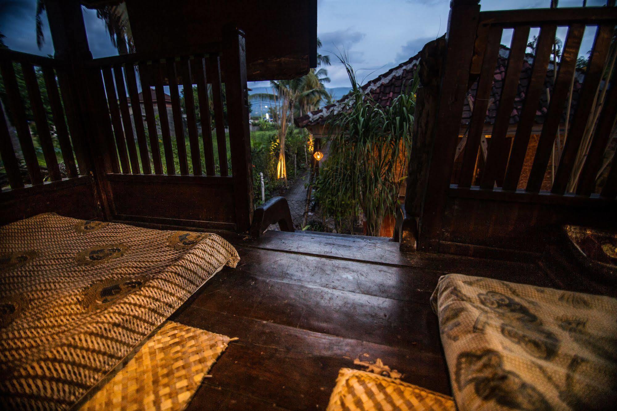 Funky Place Hostel Lovina (Bali)