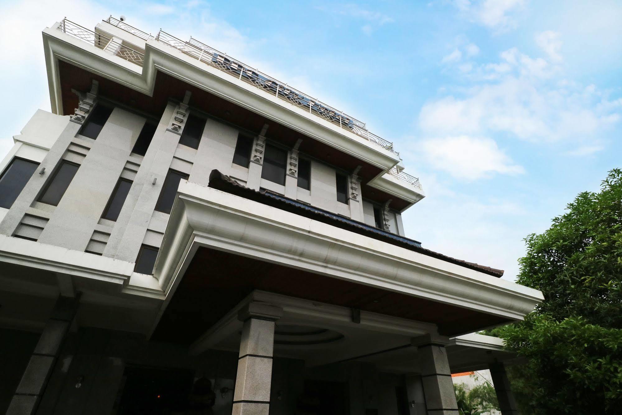 Hotel Bali Paradise 3*