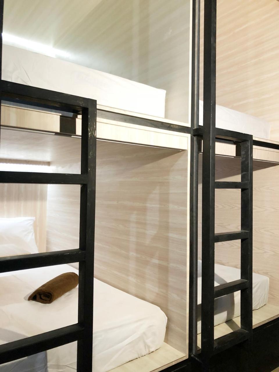 M Box Hostel *