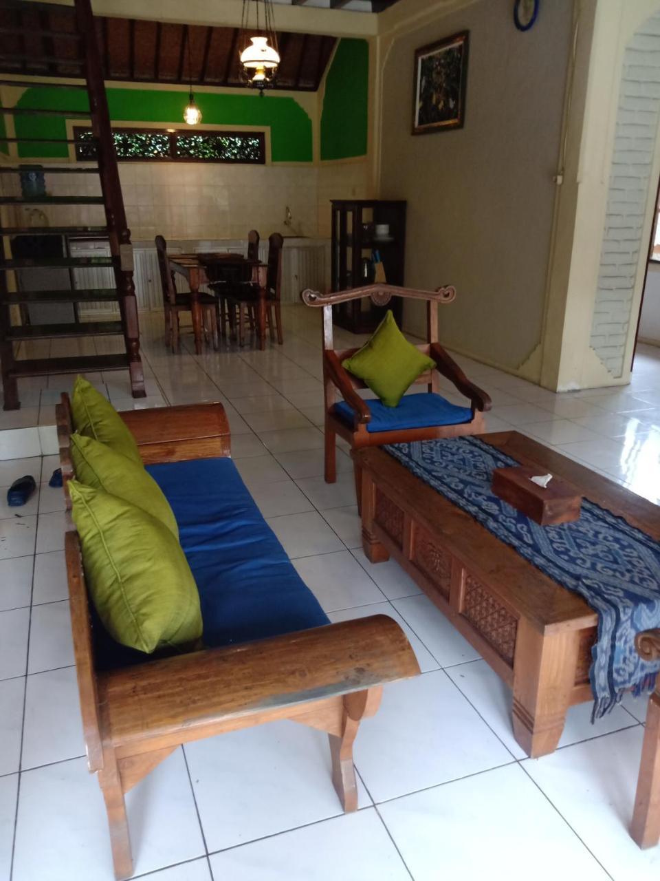 Mahalini * Seminyak (Bali)