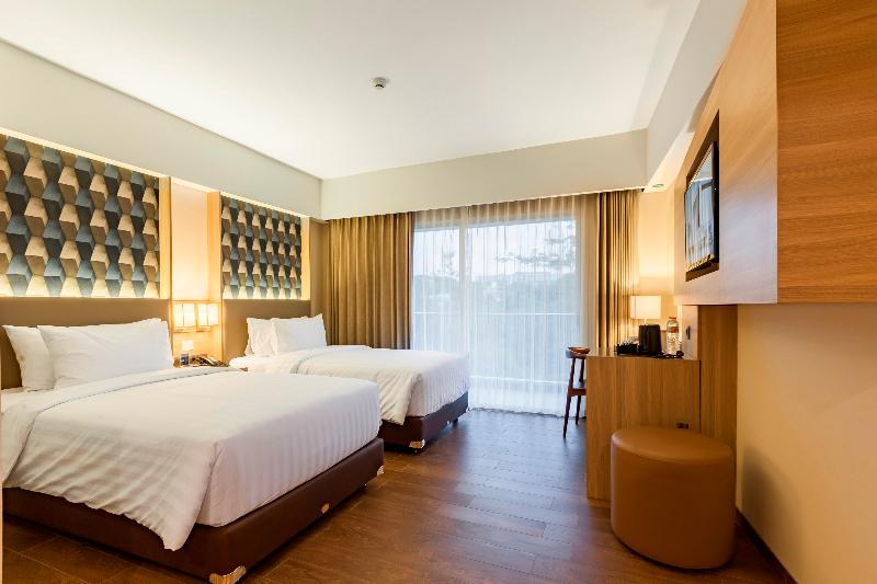 Western Kamala Hotel
