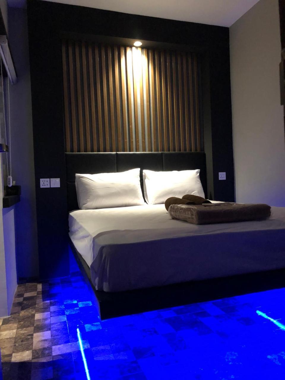 M Box Seminyak (Bali)