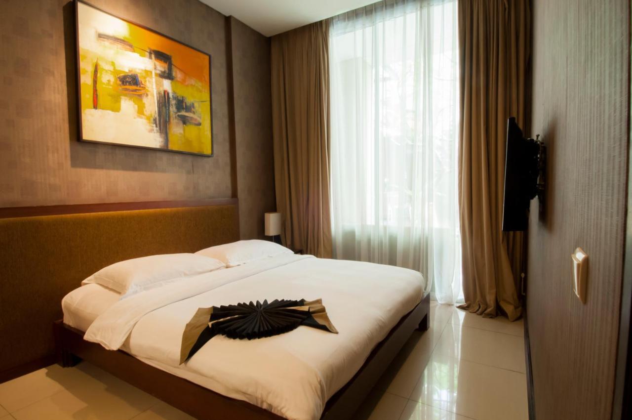 100 Sunset Boutique 3*