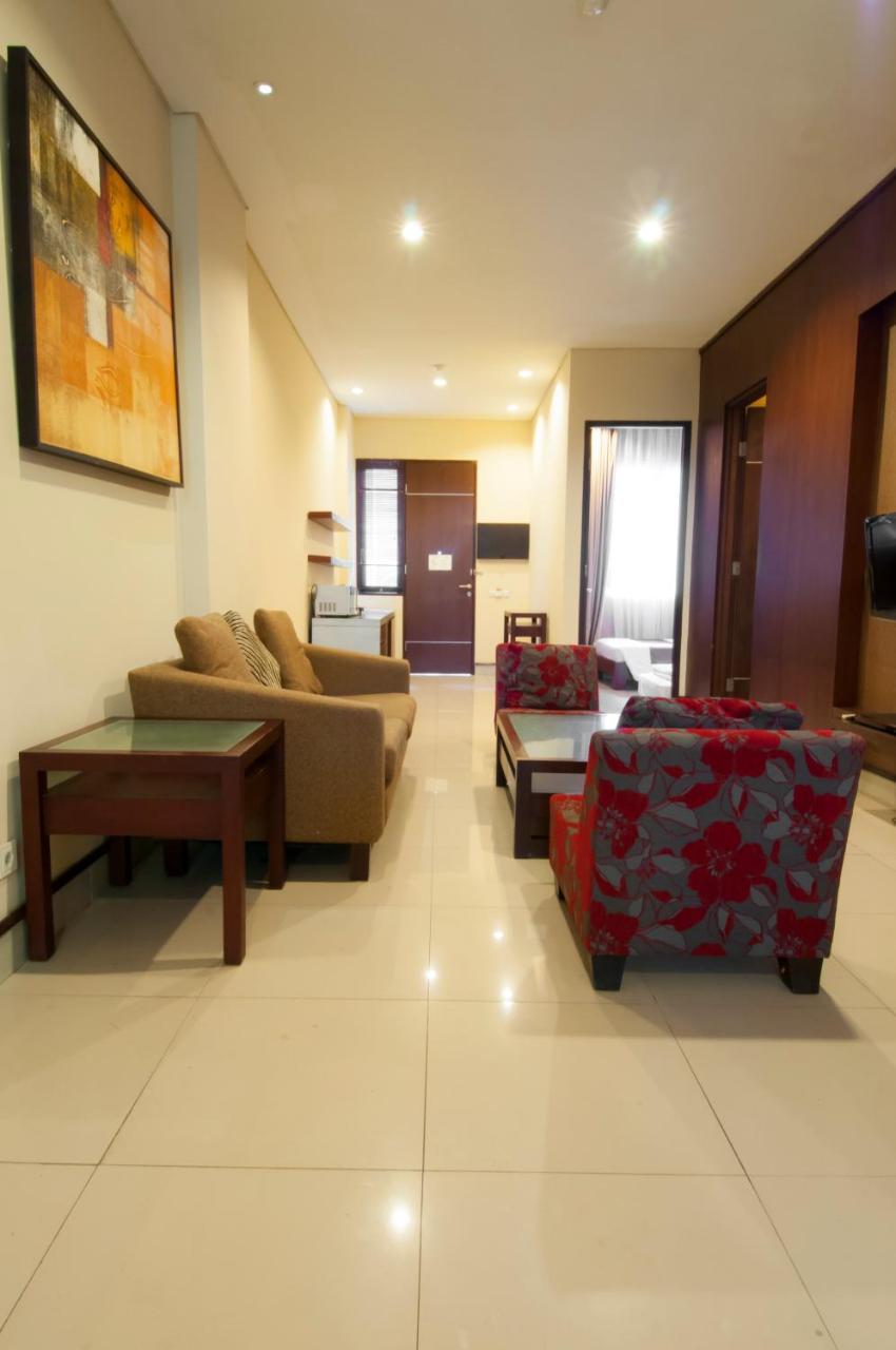 100 Sunset Boutique 3*