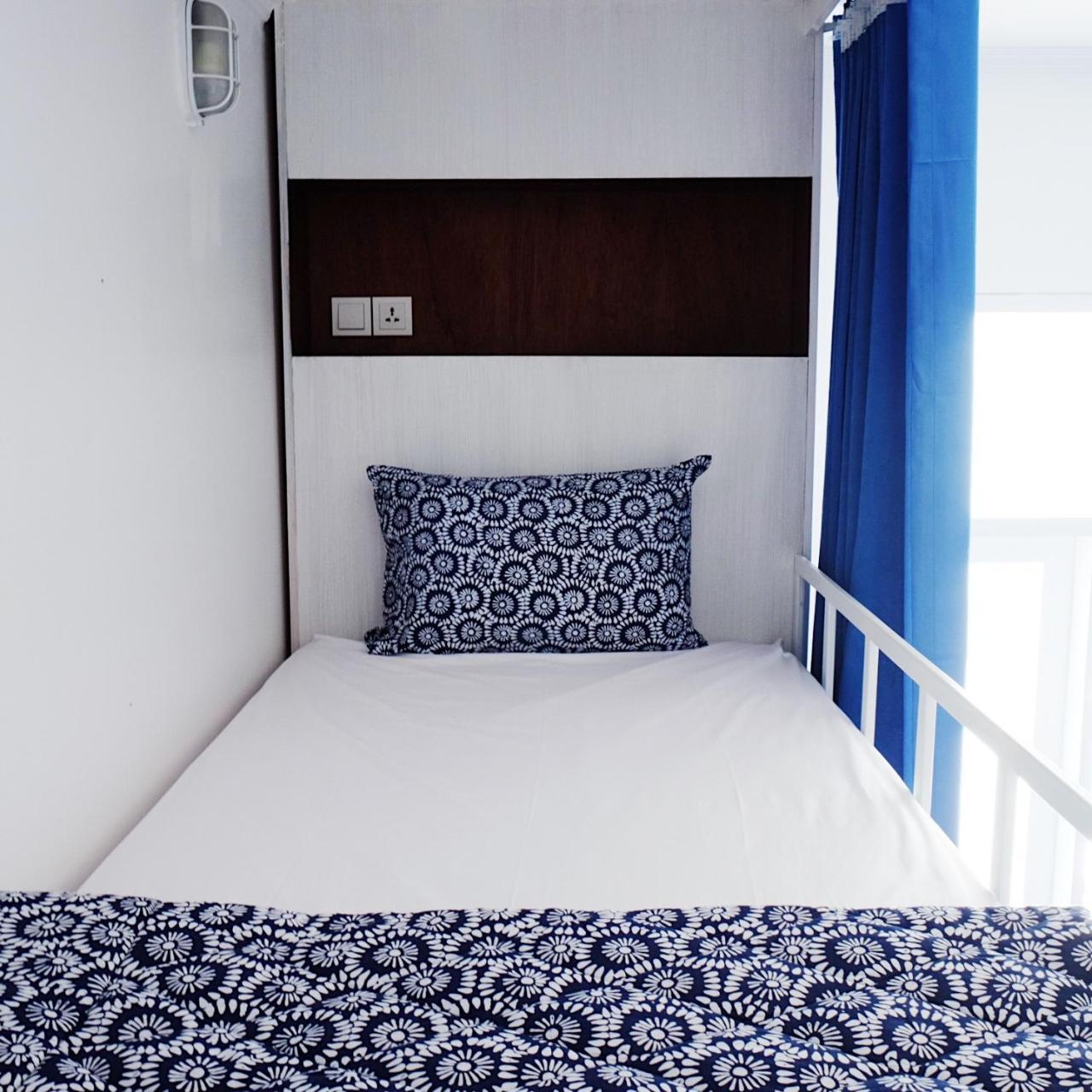Hostel Dip & Doze Living