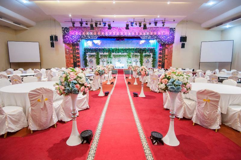 100 Sunset Boutique 3*
