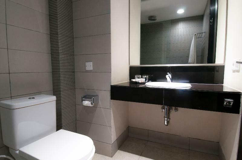 100 Sunset Boutique 3*