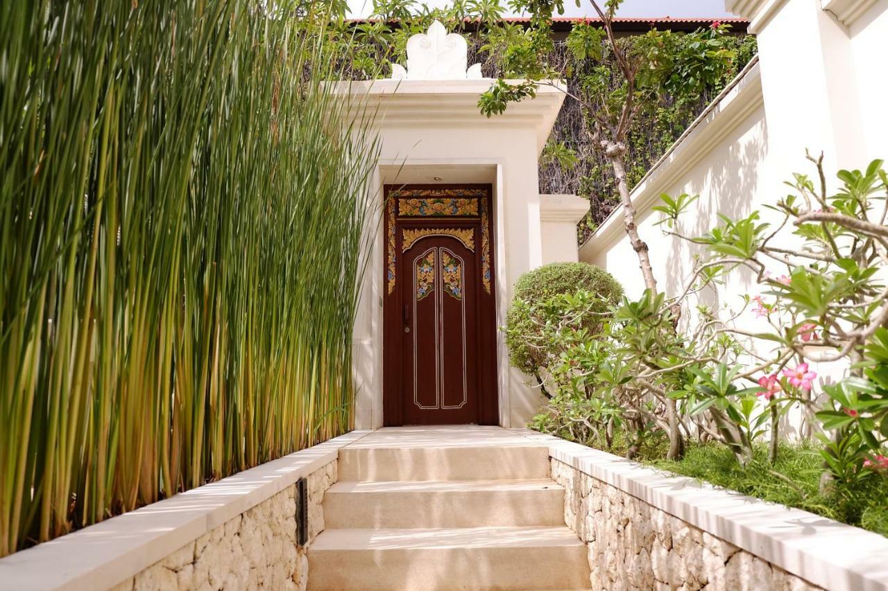 The Royal Santrian Villa