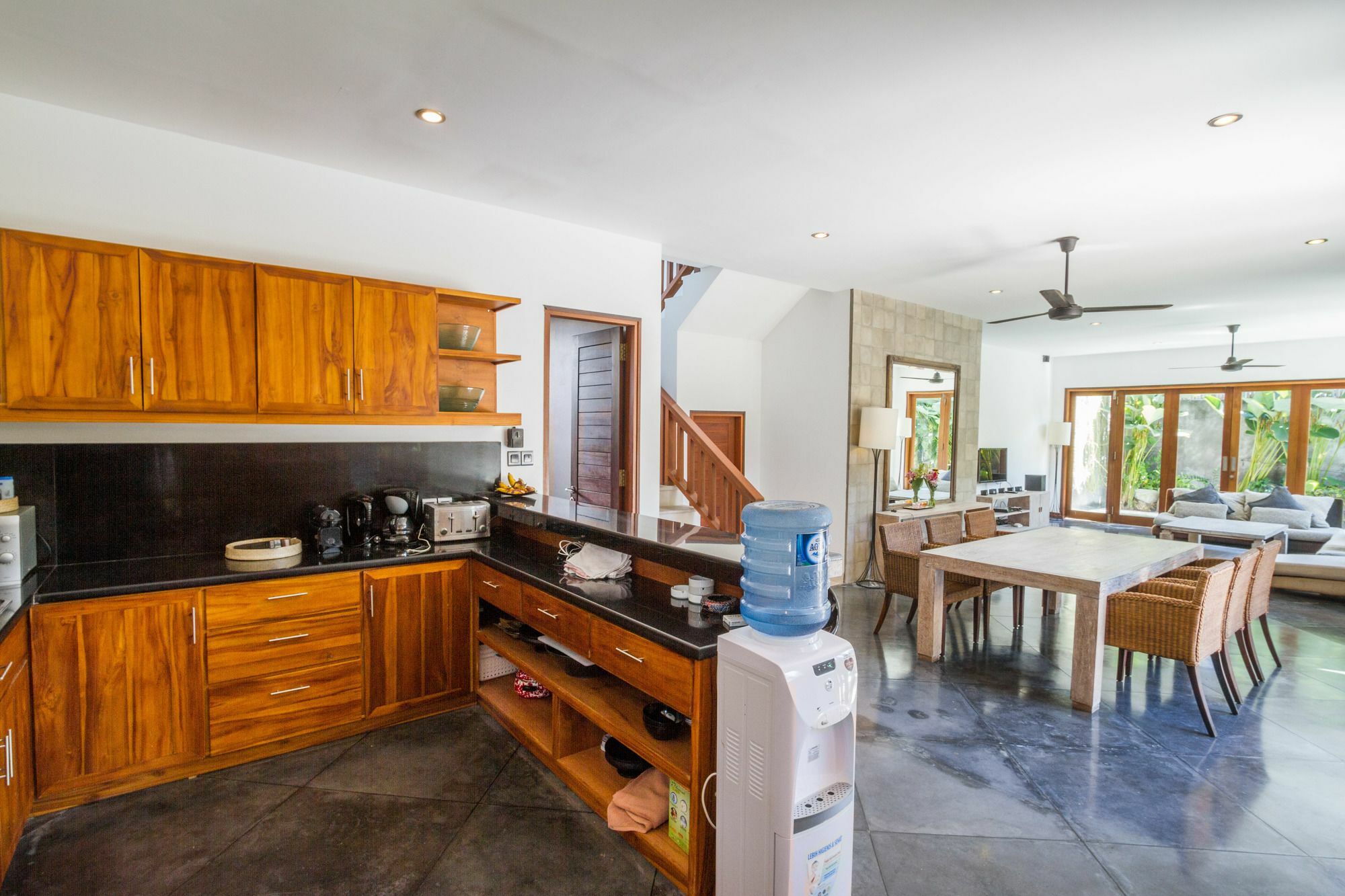 Martine - Fantastic 5br - Perfect Location In Seminyak (Bali)