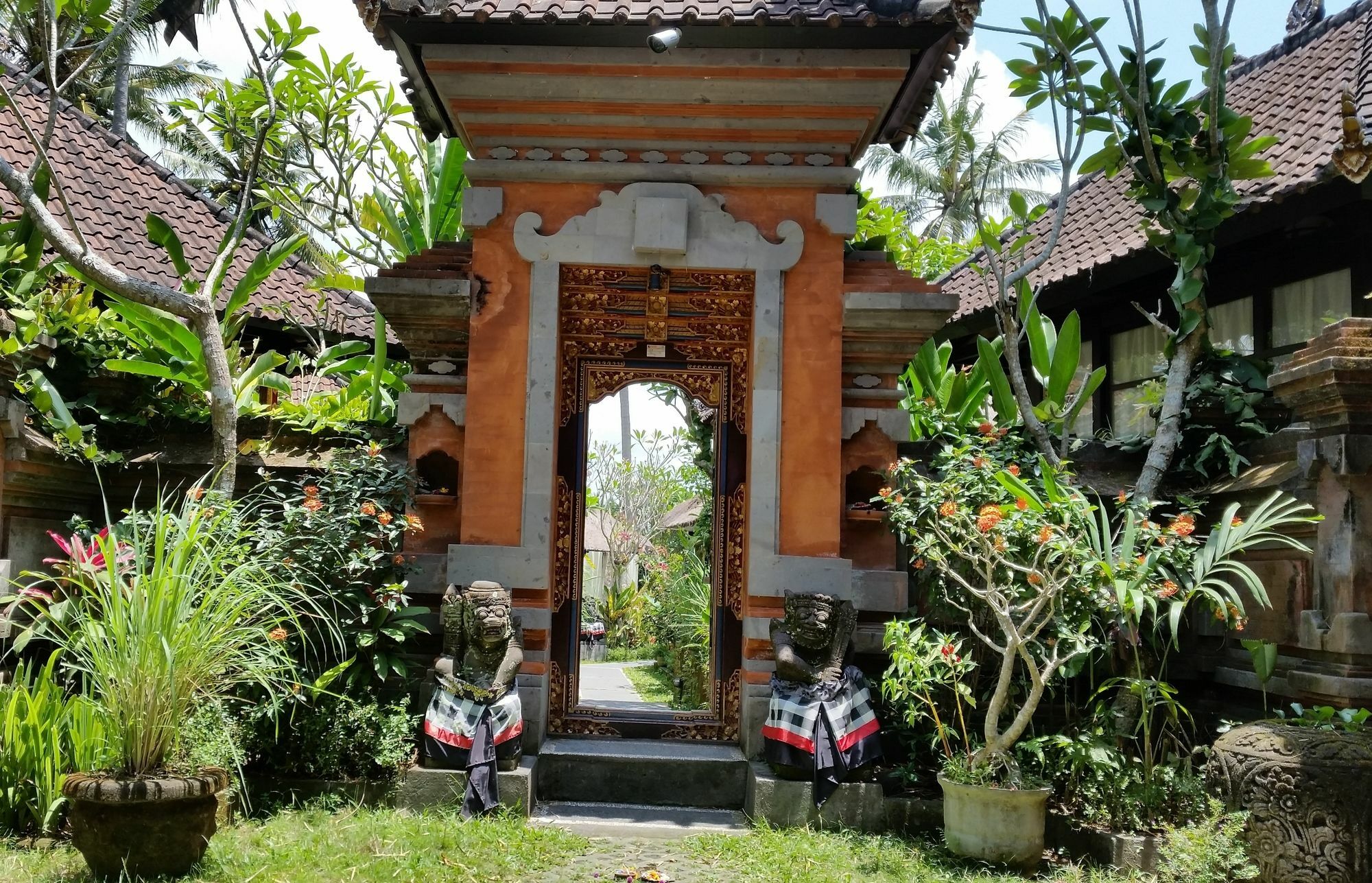Lodtunduh Sari Holiday park 4*