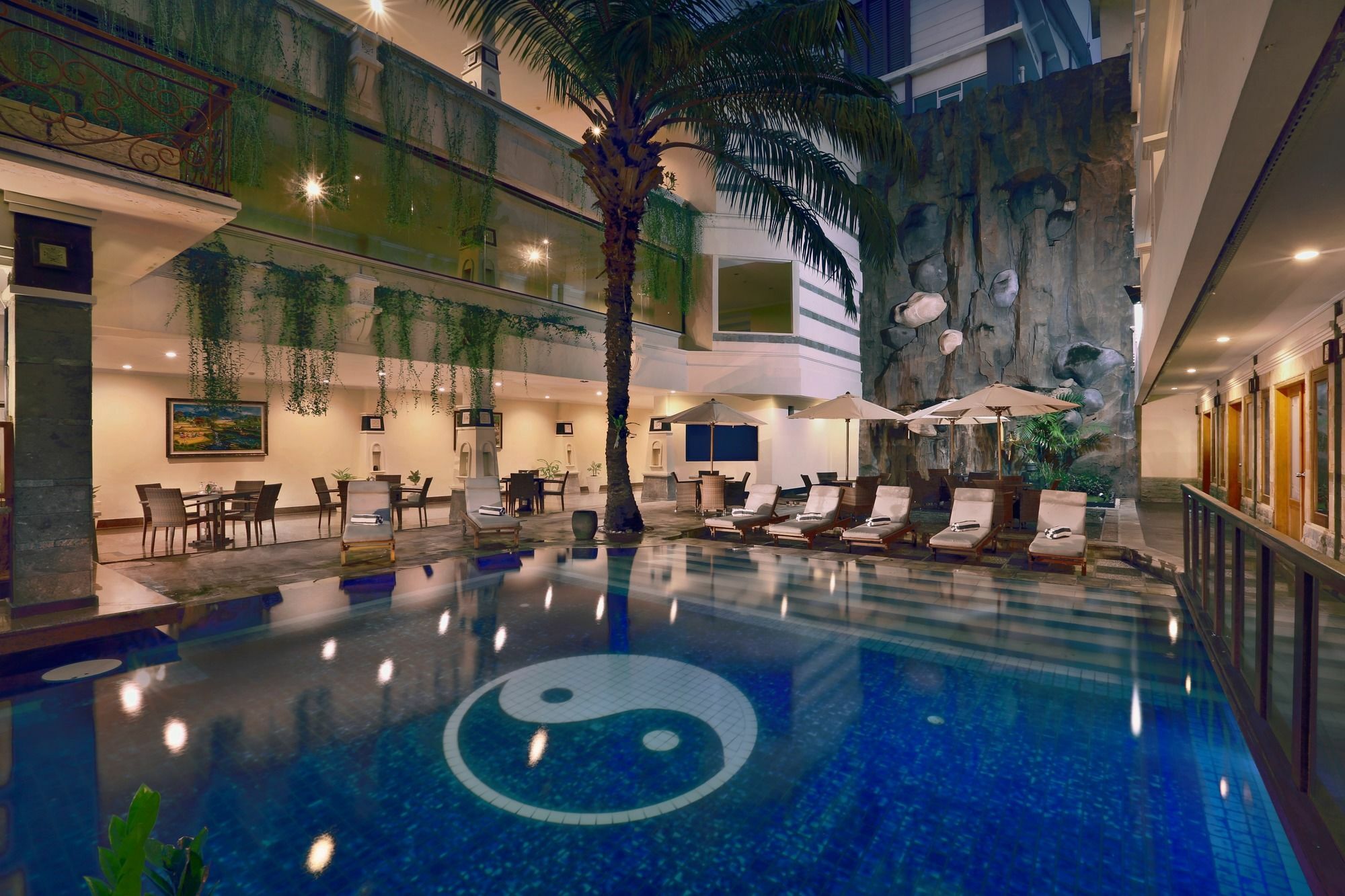 Hotel Famous Kuta Formerly Permata Kuta