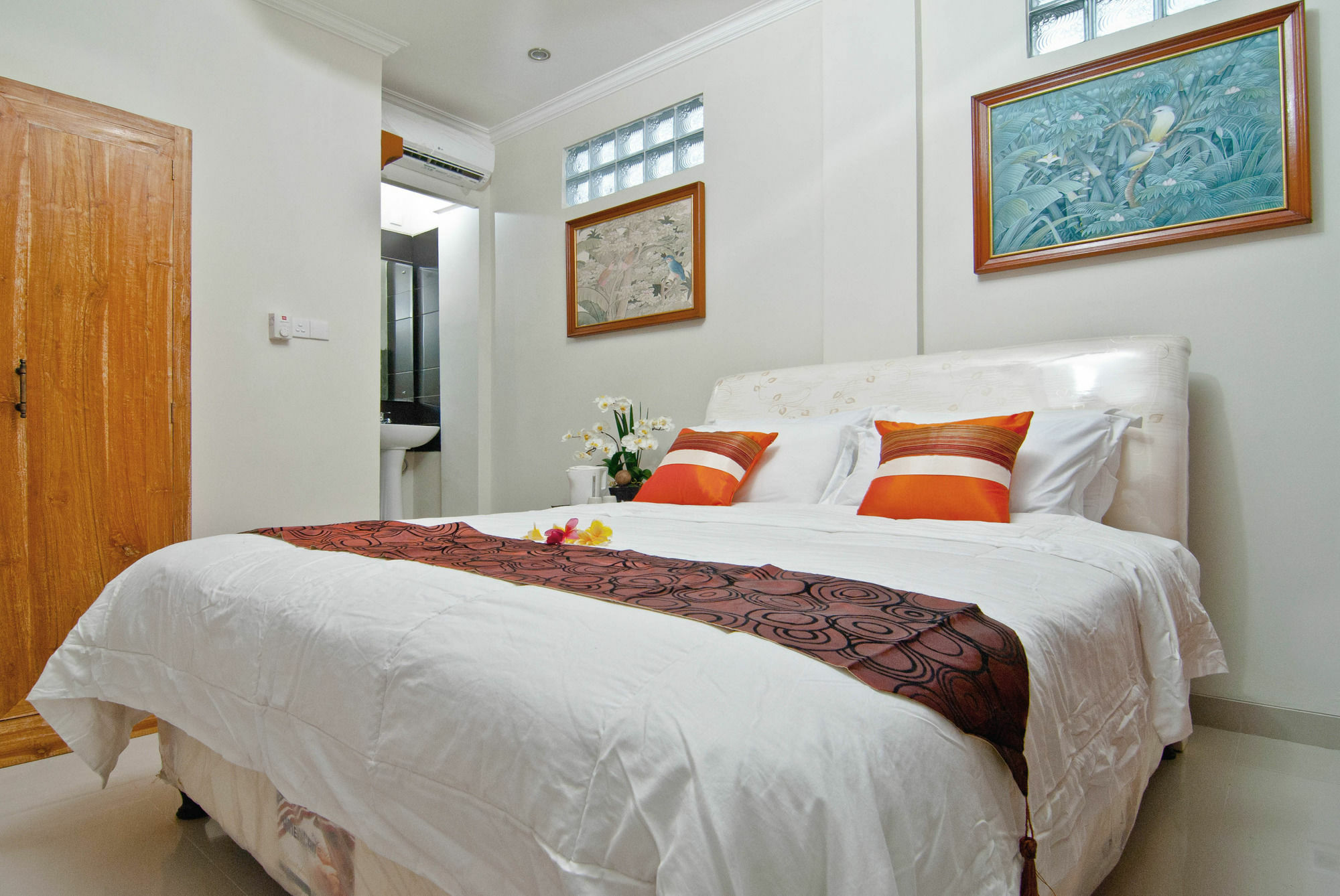 Kuta Ecostay Guest house *