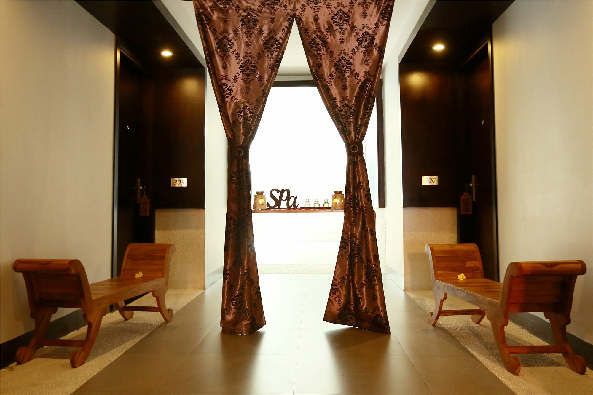 B Bali & Hotel Denpasar (Bali)