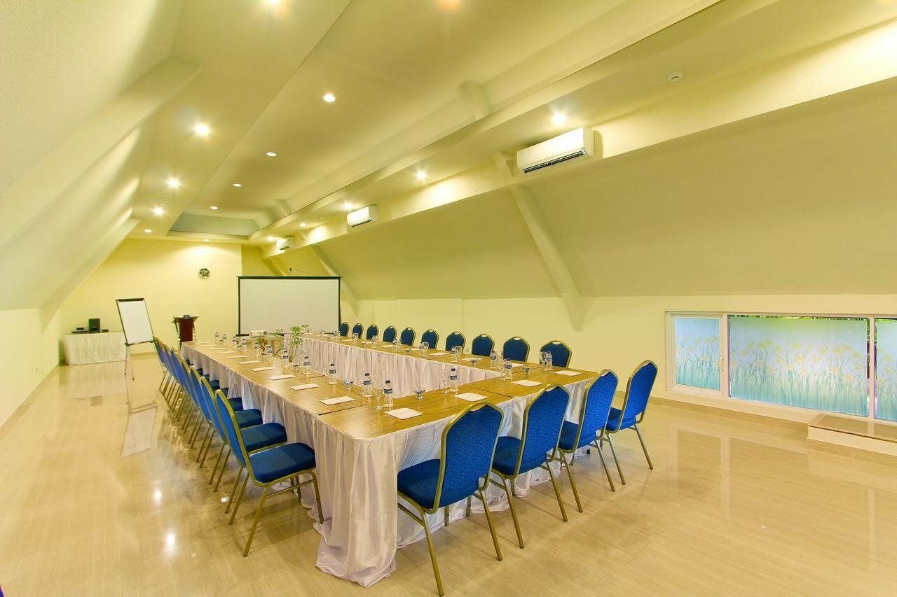 Hotel Rhadana 3*