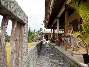 By Dorry Ubud (Bali)