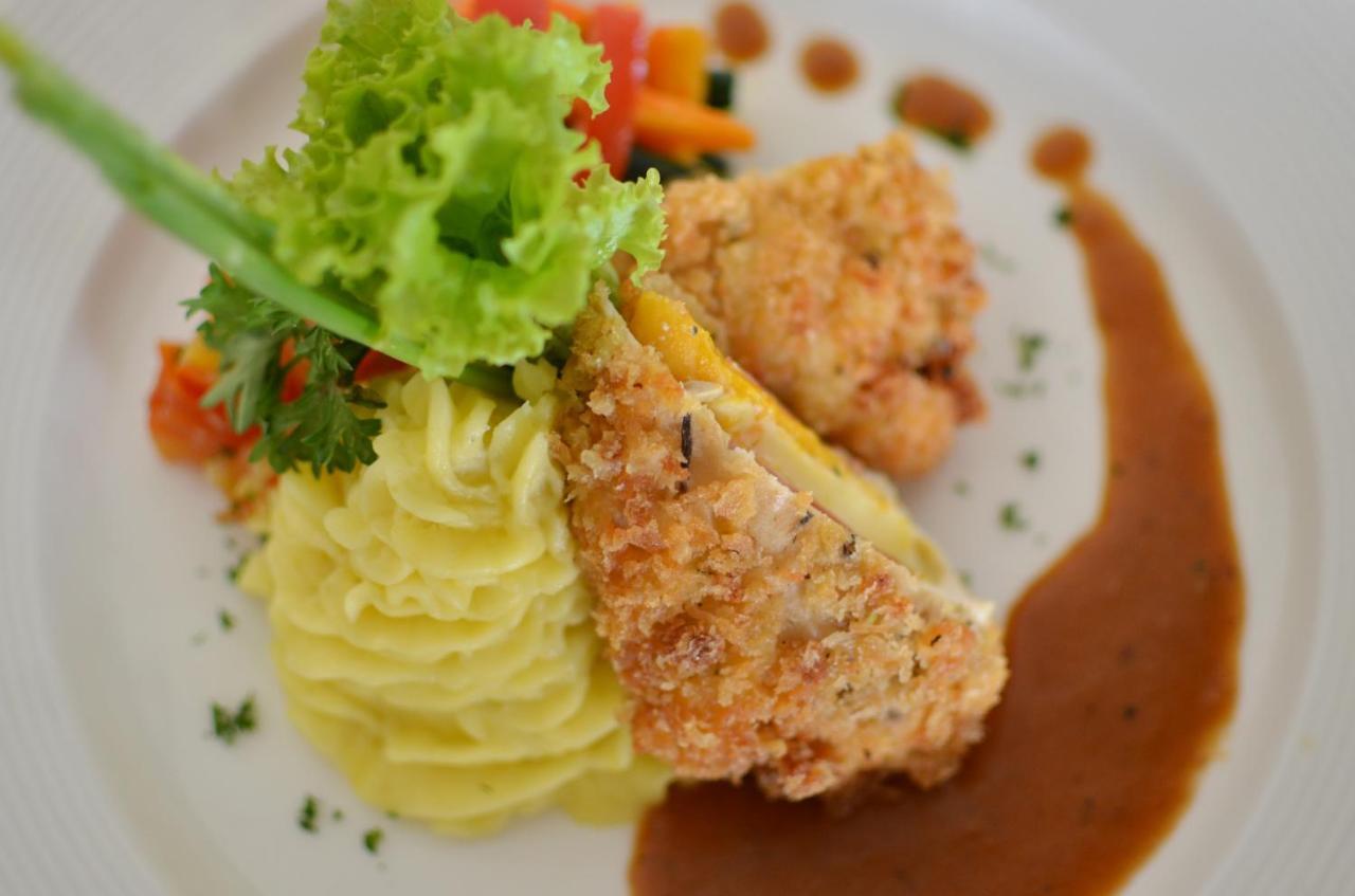 Pelangi Bali & Hotel 4*