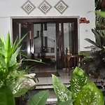 Warung Ombak Homestay