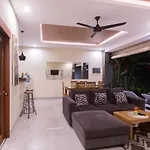 Villa Hitam Putih Legian Bali