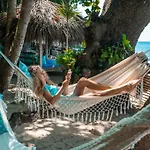 Cili Emas Oceanside Resort