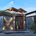Hu\'U Villas