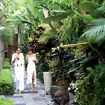 Hu\'U Villas
