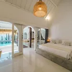 Villa Santorini - Boho-Chic 3-Bedroom Villa In The Heart Of Berawa!