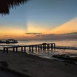 Sarinah Beach - Bistro & Bungalow
