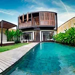New 4 Bedroom 5 Min Walk To Berawa Beach Enclosed Livng