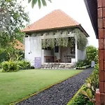 Louto Dmell Guesthouse