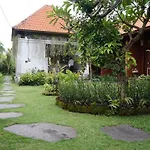 Louto Dmell Guesthouse