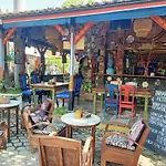 Lovina Central Hostel