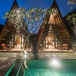Rumah Kayu Tatiya Villa
