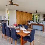 Beachfront Luxury, Villa Purnama