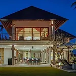 Beachfront Luxury, Villa Purnama