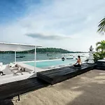 Villa Lagoon - Elegant & Absolute Beachfront In Nusa Ceningan
