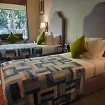 Lovinalife Room & Cafe
